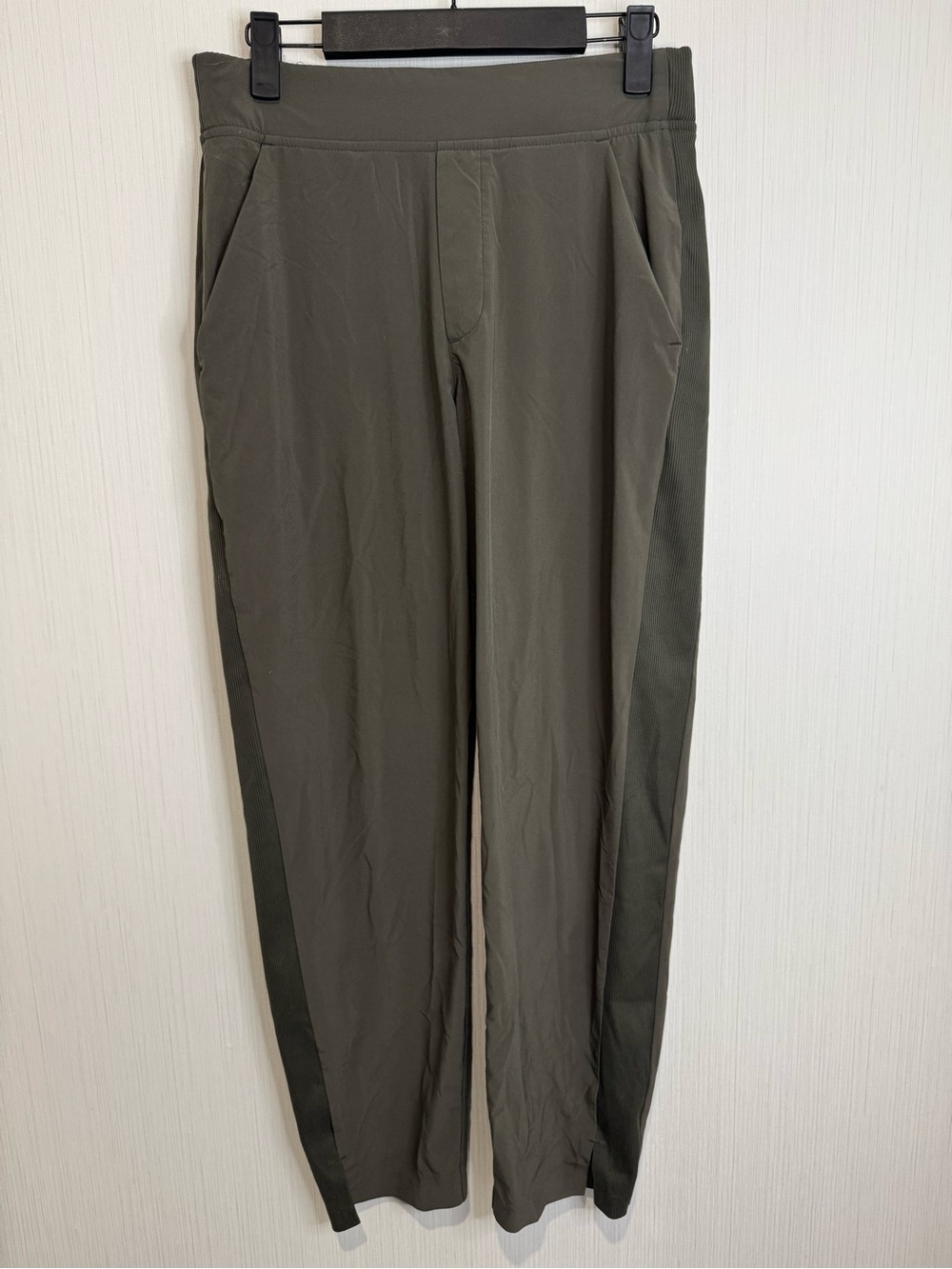 ATHLETA Brooklyn Jogger Pant. Olive. Size 4. No flaws!